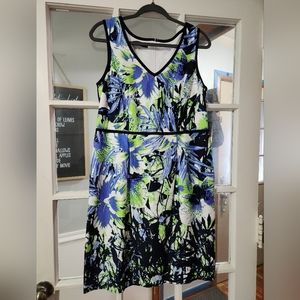 Nine West floral dress v neck